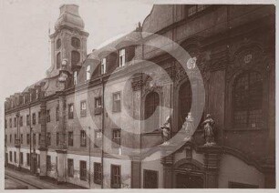 Hauptfassade des Ursulinenklosters Schweidnitz
