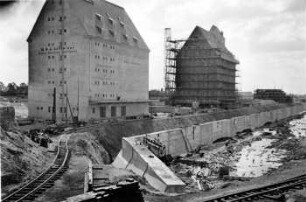 Leipzig. Neue Speicher am neuen Hafen. Bauzustand Mai 1940