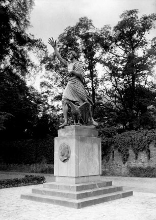 Joseph Görres Denkmal : Joseph Görres Denkmal. Bronze auf Rochlitzer Porphyr (1928; R. Langer). Koblenz, Rheinanlagen
