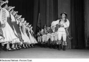 Tänzer des Rahmenprogramms zur Leipziger Herbstmesse 1954