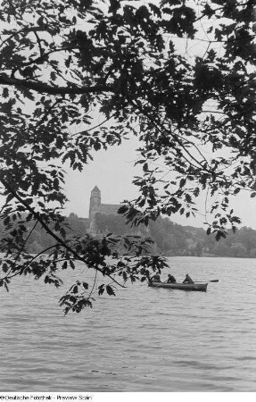 Ansicht der Schlosskirche über den Schlossteich in Chemnitz