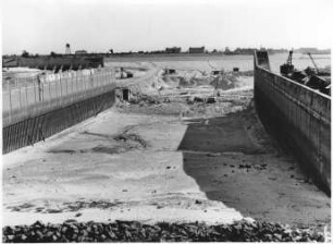 Trockengelegte Ostkammer 4. Hafeneinfahrt Wilhelmshaven