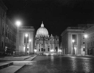 Vatikan. Petersplatz (Piazza San Pietro). Blick aus der Via d. Conciliazione