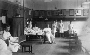 Erster Weltkrieg - "Reservelazarett Abt. IV, Weihnachten 1917" (Kunstgewerbeschule Westendstraße). Patienten