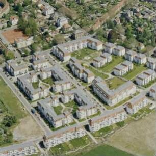 Dresden-Laubegast. Siedlung "Solitude" zwischen Am Mitteltännicht, Azaleenweg, Steirische Straße und Tauernstraße. Luftbild-Schrägaufnahme von Westen