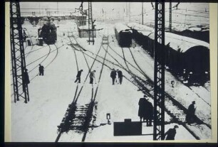 Blick aus Stellwerk am Hbf. (Weichen werden vom Schnee befreit)