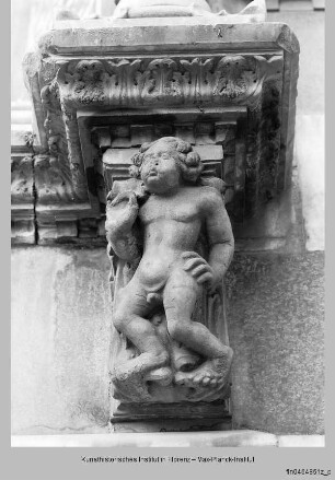Konsole mit Putto