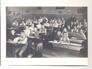 Klasse in einem Klassenraum der Knabenbürgerschule. Detmold. früher Petristraße 14, heute Siegfriedstraße 4. Sammlung Schütze