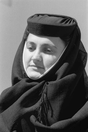 Reisefotos Rumänien. Porträt einer jungen Nonne des Kloster Horezu