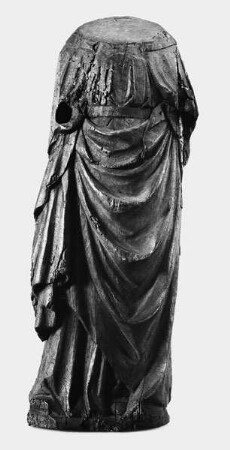 Torso einer stehenden Heiligen