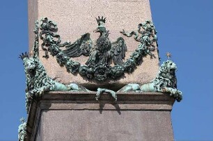 Rom - Adlerskulptur : Adlerskulptur am Obelisk auf dem Petersplatz. Aufgenommen in Rom im April 2004
