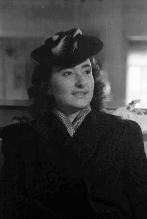 Bukarest: Frau Oghina, mit Hut