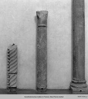 Säule mit Kapitell