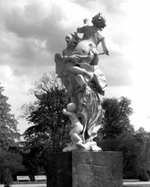 Dresden-Altstadt. Großer Garten, Figurengruppe "Die Zeit entführt die Schönheit" (P. Balestra)
