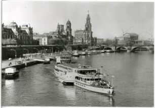Dresden. Elbansicht Terrassenufer mit Motorschiff
