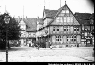 Wallanlagen und Gebäude in Wolfenbüttel Enthält: Stadtmarkt mit Rathaus