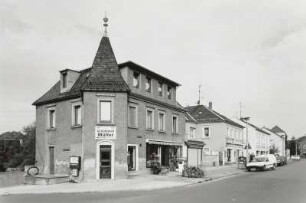 Wohnhaus mit Laden