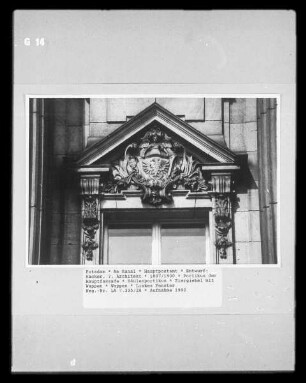 Hauptpostamt — Ziergiebel
