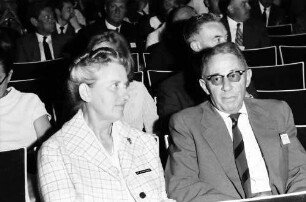 17. Tagung 1967 Chemiker; Eröffnungsfeier: Frau Staudinger, Tadeus Reichstein