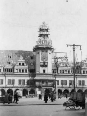 Wiederaufbau des Alten Rathauses : Turmaufbau im April 1947