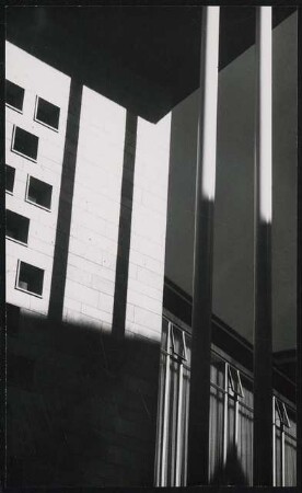 Stadthalle, Mülheim an der Ruhr Umbau: Stützen und Dach Kassenhalle