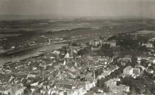 Pirna. Altstadt und Sonnenstein gegen das Elbtal. Luftbild-Schrägaufnahme von Südwest