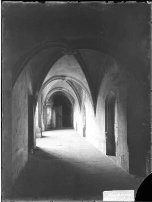 Menzingen Schwanenschloss Südflügel Erdgeschoss Gang auf der Hofseite nach Osten