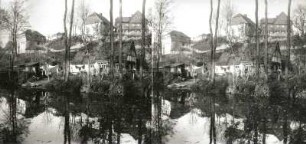 Rumburger Straße mit Wohnhäusern, Nr. 116 (ob. link) und 91 (unten). Blick über die Mandau