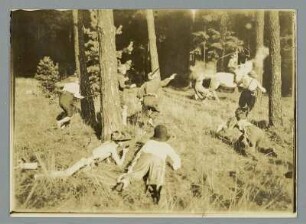 Im Naunhofer Wald : Kinder beim Indianerspiel ("Der Feuerüberfall")