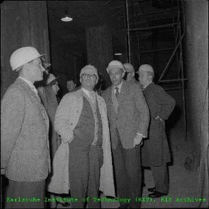 Besuch von Dr. Siegfried Balke (Bundesminister für Atomkernenergie und Wasserwirtschaft (BMAtW)) am Kernforschungszentrum Karlsruhe (KfK)