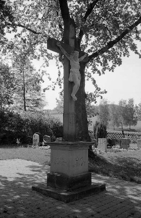 Friedhofskreuz (Friedhofskreuz); Rasdorf, Kirchhofstück (Mühlenstraße)