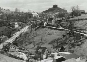 Reinhardtsdorf-Schöna. Ortsteilansicht Schöna mit Grundhäusern (Hirschgrund). Blick nach Ostsüdost zum Zirkelstein