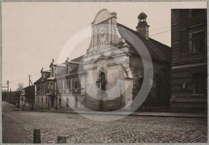 Straßenansicht Frankenstein mit Glatzer Tor und Spitalkirche St. Georg