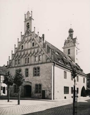 Fürstenwalde. Brandenburg. Ansicht des um 1500 errichteten spätgotischen Rathauses. Hier der mit Maßwerk gestaltete Giebel