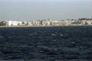 Rhodos: Westseite der Insel mit Hotels, vom Schiff