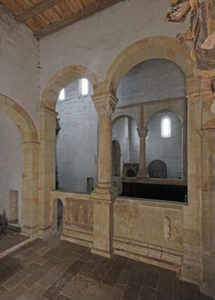 Nördliche Chorschranke mit Apostelfiguren