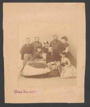 [Gruppenporträt Otto von Bismarck mit Familie und Freunden auf Rügen im Herbst, 1866]