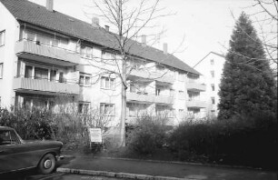 Freiburg; Stühlinger: Wohnhäuser des Bauvereins; mit Vorgärten; Schenkstraße 10-12