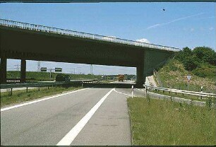 Ausfahrt aus Kreisel Ost (Hockenheim Richtung Mannheim) zu Nebenfahrbahn Ost (Heilbronn Richtung Mannheim): Blick von Süden