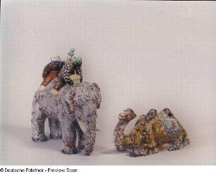 Liegendes Kamel : Weihnachtskrippe. Mohr auf Elefant und liegendes Kamel (1. H. 20. Jh.; wohl K. Feuerriegel)