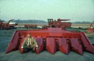 Fotografie: Erntetechnik, Mähdrusch, Mähdrescher selbstfahrend, Körnermais, Maispflückvorsatz