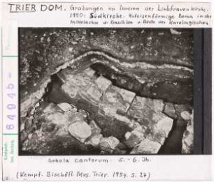 Trier, Dom: Grabungen im Inneren der Liebfrauenkirche 1950, Südkirche, Hufeisenförmige Bema in der Mittelachse der Basilika und Reste der Karolingischen Schola