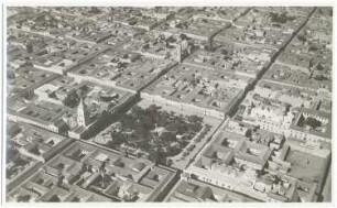 Luftbild von Cochabamba mit der Plaza 14 de Septiembre
