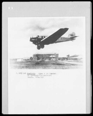 Hamburg-Fuhlsbüttel, Flugzeug Type G 24 bei der Landung