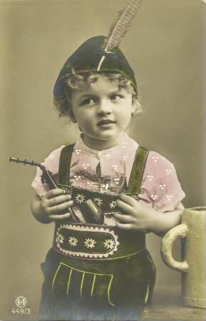 [Kind in Tracht]