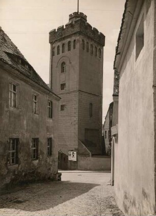 "Roter Turm" (alter Befestigungsturm am Pulsnitzer Tor der früheren Stadtmauer)