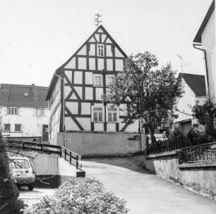 Greifenstein, Biskirchener Straße 8