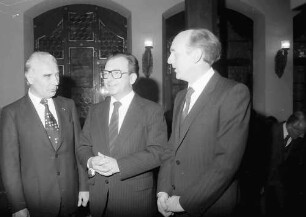 Freiburg: Kaufhaus; Wechsel im Regierungspräsidium; Person, Ministerpräsident Späth, Nothhelfer