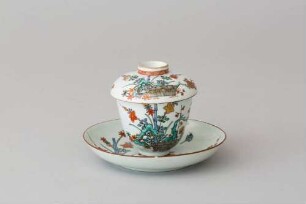 Deckelbecher mit Unterschale