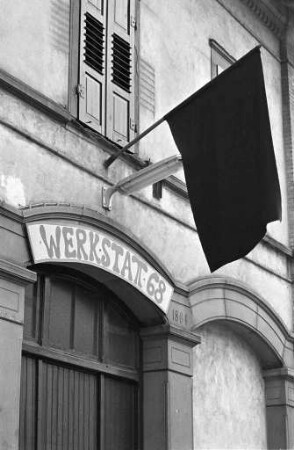 Jugendzentrum in Selbstverwaltung Werkstatt 68 e.V. im alten Mühlburger Bahnhof in der Fliederstraße. Vorläufige Sperrung der Gelder durch den Stadtjugendausschuss